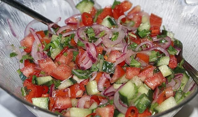 tuerkischer-tomatensalat