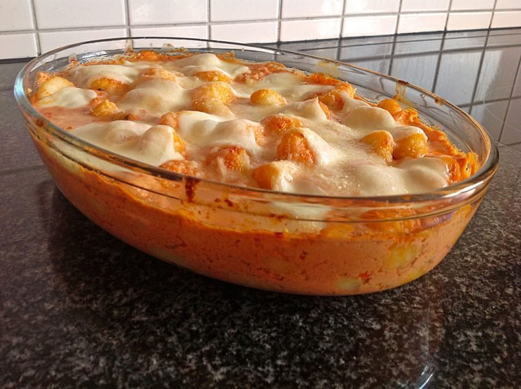 Gnocchi-aus-dem-Ofen-in-Paprika-Tomaten-Sauce-758x566