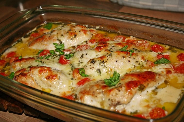 Mozzarella-Hähnchen-in-Basilikum-Sahnesauce-758x505