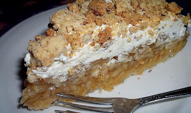 Apfeltorte-mit-Nussstreuseln