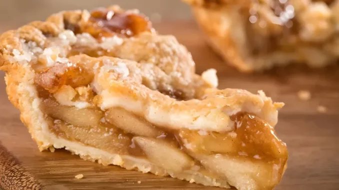 Weltbester-Apfelkuchen-vom-Blech-in-5-Minuten-bereit-fur-den-ofen_4x_-scaled
