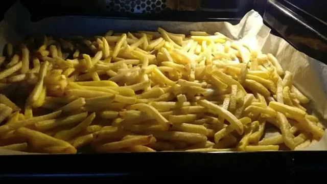 Der Trick, um köstliche knusprige Pommes frites ohne einen Tropfen Öl ...